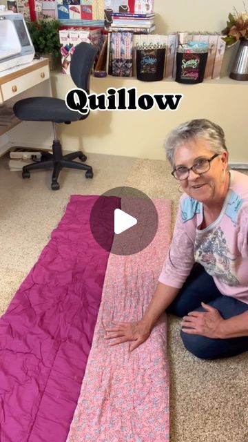 Pillow Quilt Blanket, Pillow Blanket Diy, Blanket That Folds Into Pillow, Blankets That Fold Into Pillows, How To Make A Quillow, Quilt Folding Ideas, Blanket Pillow Pattern, How To Fold A Quillow, Folding Blanket Into Pillow