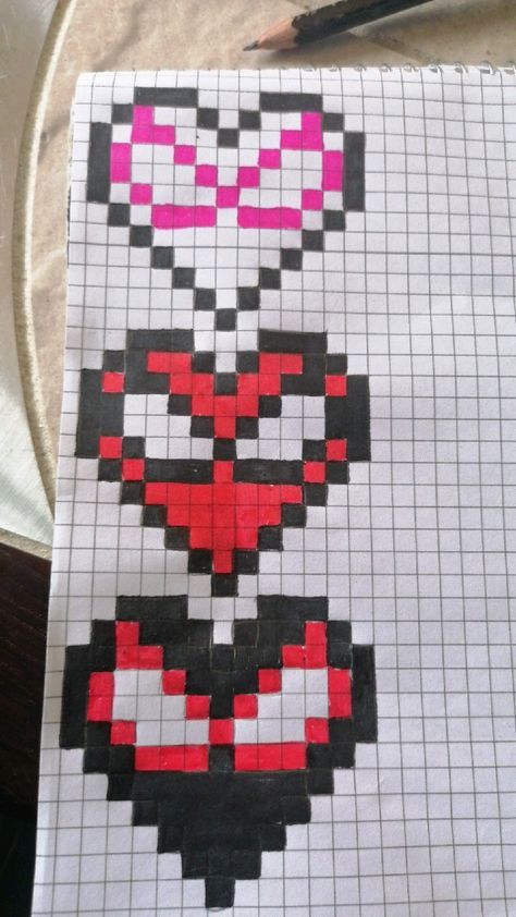 Drawing Ideas On Graph Paper, Pixel Paper Art, Things To Make Out Of Perler Beads, Grid Paper Art Drawings, Pixel Art Drawings Ideas, Pixelated Drawings, Things To Draw On Graph Paper, Pixel Art Inspiration, Square Paper Drawing