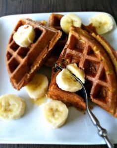 Pin for Later: 9 Healthy Waffles to Jump-Start Your Morning Oatmeal Pumpkin Waffles Aip Waffles, Aip Sweet Potato, Aip Baking, Healthy Pumpkin Dessert, Oatmeal Pumpkin, Oatmeal Waffles, Healthy Waffles, Healthy Pumpkin Pies, Potato Waffles