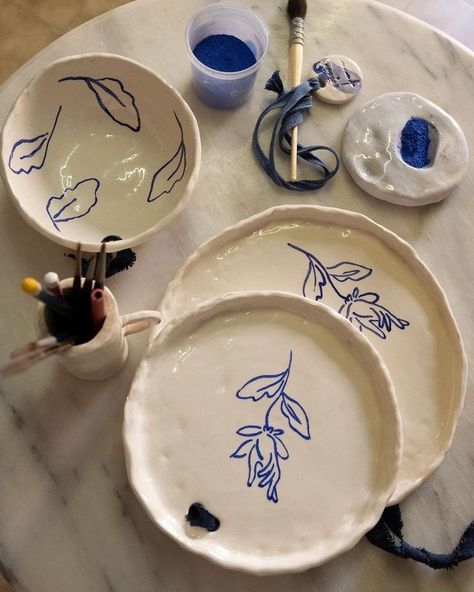 Keramik Design, Pottery Crafts, Pottery Classes, Diy Pottery, Ceramics Pottery Art, Italian Ceramics, Clay Art Projects, Ceramics Ideas Pottery, Ceramic Tableware