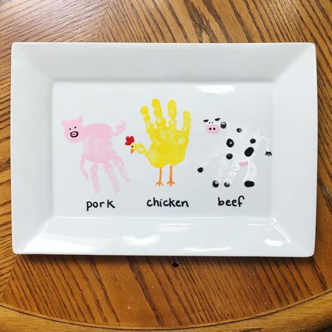 Diy Father’s Day Gifts From Grandkids, Dads Grilling Plate Diy, Daddys Grilling Plate Diy, Handprint Plate, Daddys Grilling Plate Handprint, Fathers Day Grilling Plate Diy, Diy Grill Plate For Dad, Papas Grilling Plate, Dad Grilling Plate Diy