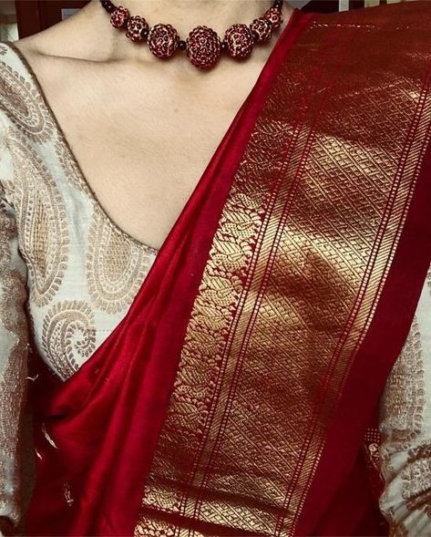 Gold Saree, Indian Sari Dress, Saree Jewellery, Sari Blouse Designs, Indian Saree Blouse, Indian Saree Blouses Designs, Saree Blouse Patterns, Silk Saree Blouse Designs, White Saree