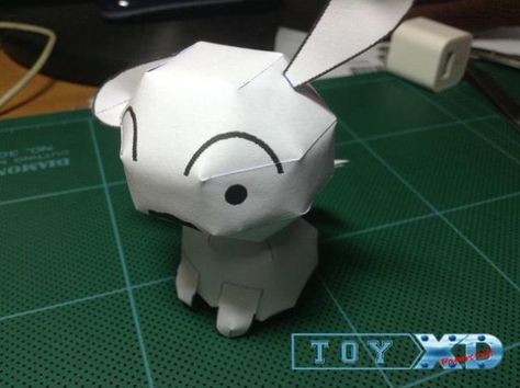 Crayon Shinchan - Shiro Dog Paper Model - by ToyXD PaperCraft - == -  By Crayon Shinchan anime and mangá, here is Shiro, the Dog, created by Thai designer ToyXD PaperCraft. Shinchan Anime, Papercraft Download, Crayon Shinchan, Ribbon Cards, Paper Bow, Japanese Manga, Paper Toy, Crayon Shin Chan, Shin Chan