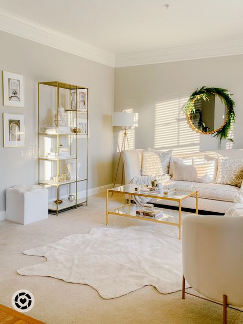 Shades of white/ivory with gold accent home decor Cream And White Room Aesthetic, Apartment Decor White And Gold, Living Room White And Gold Decor, White And Gold Lounge Room, White And Gold Studio Apartment, White Furniture Gold Accents, Modern Gold And White Living Room, Green White Gold Apartment, Home Decor Ideas White And Gold