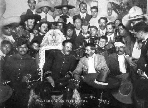 Emiliano Zapata y Pancho Villa en la silla presidencial Francisco Villa, Mexican History, Eleanor Rigby, Mexican Revolution, Pancho Villa, Mexico History, Wilde Westen, Chicano Art, Mexican Culture