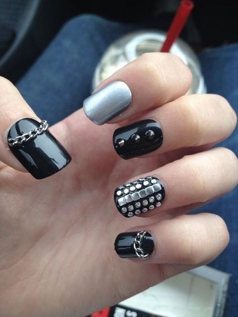 ♥♥♥ Concert Nails, Quick Nail Art, Black Coffin Nails, Quick Nail, Gothic Nails, Silver Nail, Office Women, Edgy Nails, Studded Nails