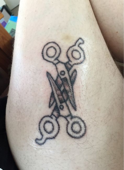 scissoring scissors Two Scissors Tattoo, Sissor Tattoo, Scissor Tattoo, First Time Tattoos, Scissor Sisters, Cute Tattoos For Women, Sister Tattoos, By Myself, Tattoo Inspo