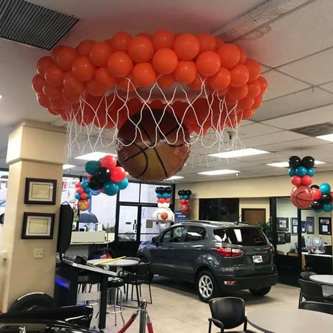 Future party ideas Hoopcoming Ideas, Basketball Party Theme Ideas, Basketball 1st Birthday Party Ideas, Basketball Party Theme, Sports Themed Birthday Party Decorations, Basketball Games For Party, Sport Theme Decorations, Basketball Party Table Ideas, Basketball Birthday Theme Ideas