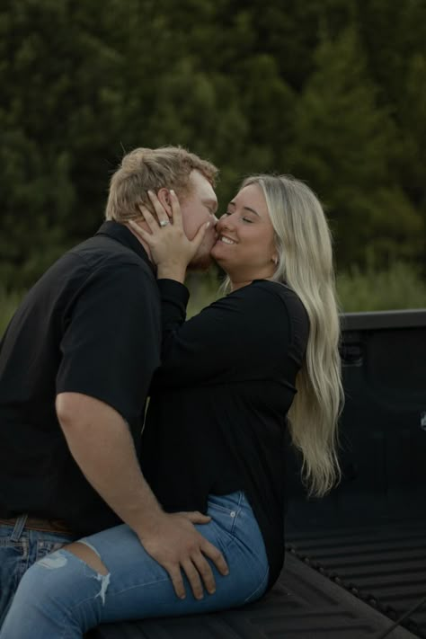 Spicy Country Couple Photos, Couple Poses With Truck, Truck Bed Pictures, Truck Bed Photoshoot, County Relationship, Country Couple Photos, Bed Photoshoot, Western Shoot, Fall Couple Pictures