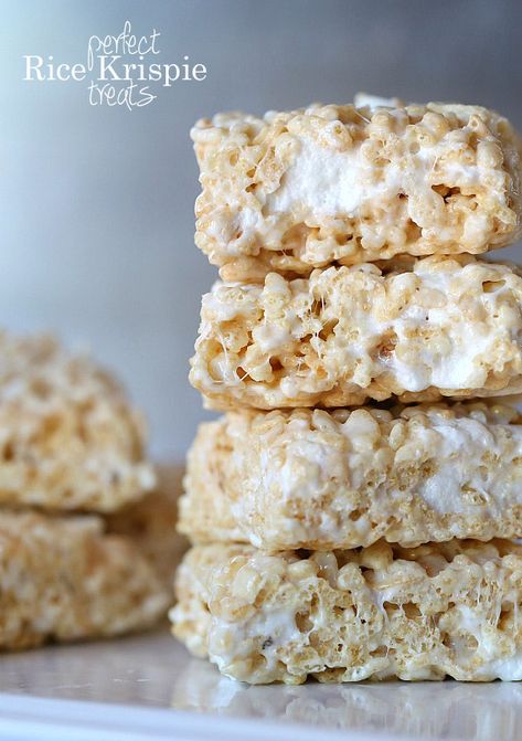 The Perfect Rice Krispie Treat Recipe! Simple and perfect everytime. Best Rice Krispie Treats Recipe, Salty Caramel, Chomp Chomp, Krispie Treats Recipe, Breakfast Rolls, Perfect Rice, Krispy Treats, Rice Krispy, Cereal Bars