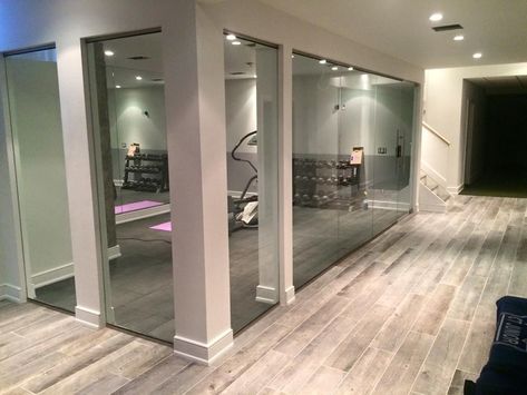 Gym Pictures Ideas, Glass Gym, Home Theater Basement, Basement Home Gym, Modern Home Gym, Home Gym Basement, Home Gym Ideas, Dream Home Gym, Basement Layout