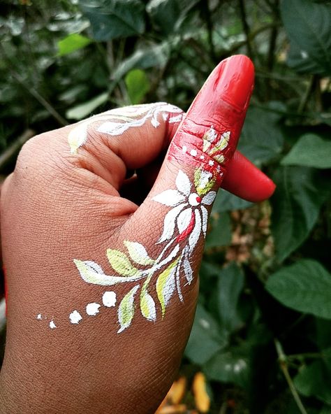 Cute Hand Kolka Design For make up ✨️❤️ #Art #kolkadesign #kolkaartforbride #cute Art Hand Kolka Design, Kolka Design, Ombre Wallpaper Iphone, Ombre Wallpaper, Oil Pastel Colours, Ombre Wallpapers, Mehndi Art Designs, Free Hand Rangoli Design, Free Hand Rangoli