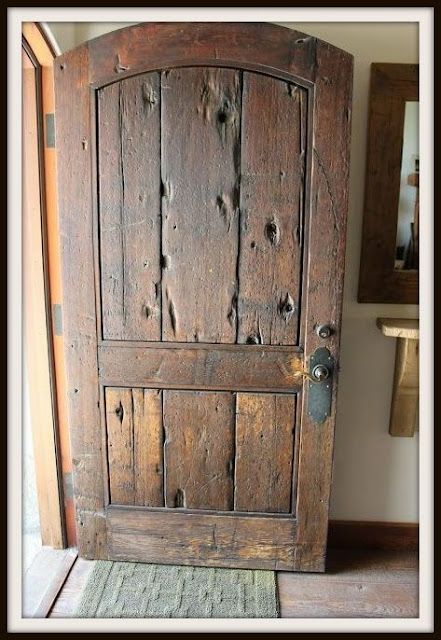 Cottages À La Campagne, Rustic Exterior Doors, Garage Door Colors, Rustic Wood Doors, Rustic Front Door, Farmhouse Style Bedrooms, Garage Door Makeover, Farmhouse Front Door, Farmhouse Doors