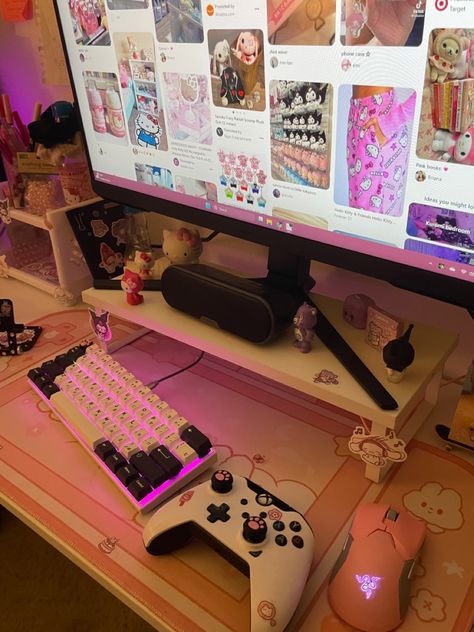 Pink And Black Gaming Setup, Gaming Desk Ideas, Gaming Desk Decor, Pastel Gamer, Desk Decor Ideas, Gaming Space, Setup Gamer, Gamer Room Decor, Pink Desk