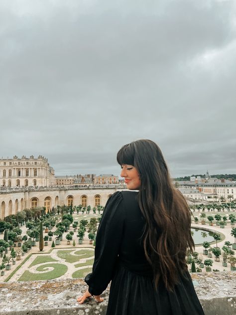 Palace Of Versailles Poses, Palace Of Versailles Photoshoot, Versailles Palace Photo Ideas, Versailles Palace Outfit, Palace Of Versailles Photo Ideas, Versailles Instagram Pictures, Versailles Picture Ideas, Versailles Photo Ideas, Versailles Outfit