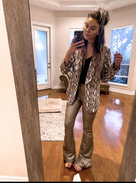 Snake Skin Outfit Ideas, Snake Skin Blazer Outfit, Western Outfits With Blazer, Western Blazer Outfit, Snake Print Blazer Outfit, Snake Skin Outfit, Snake Print Jeans Outfit, Snake Print Bell Bottoms Outfit, Western Leather Boots With Snake Print