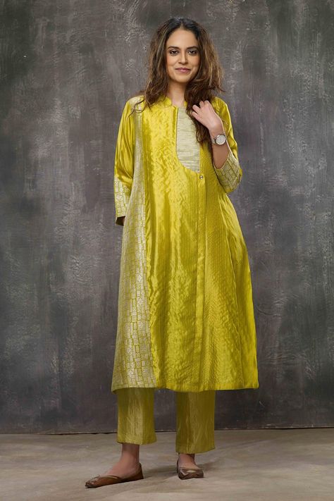 Silk Kurti Designs, Kaftan Designs, Latest Dress Design, Kurta Style, Bodhi Tree, Casual Indian Fashion, Traditional Indian Outfits, Dress Design Patterns, Kurta Designs Women