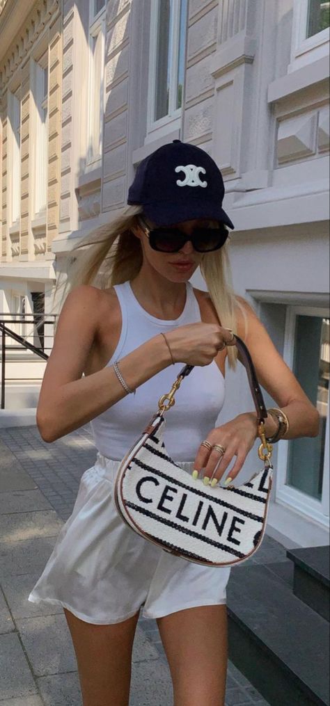 Chic Resort Wear, Baseball Cap Outfit, Celine Triomphe, Cap Outfit, European Summer Outfits, Daily Outfit Inspiration, French Fashion Designers, Outfits With Hats, Spring Summer Outfits