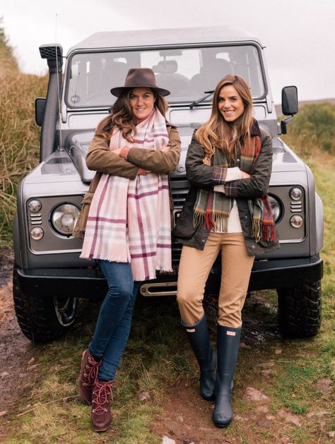 Offroad Outfit, Scotland Street Style, Gal Meets Glam Fall, Scotland Outfit, English Country Fashion, Scotland Fashion, Country Girl Aesthetic, Country Outfits Women, Countryside Style