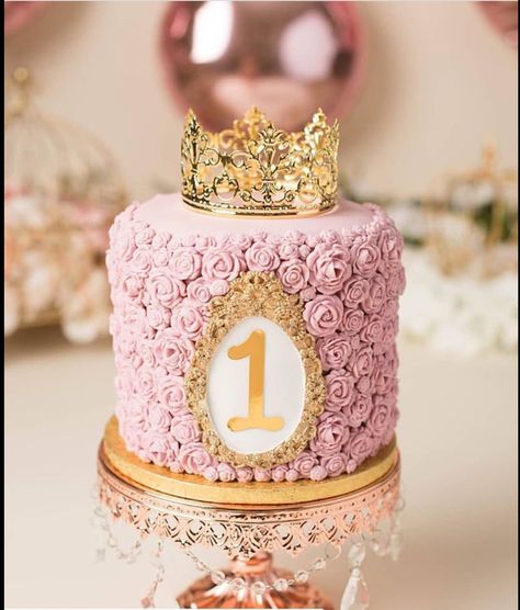 Cake Royal Princess Cake Ideas, Queen First Birthday Party Ideas, Princess Smash Cake, Princess Smash Cakes, Queen Birthday Party, Mary Birthday, Princess Cakes, Rapunzel Birthday, 1st Birthday Girl Decorations