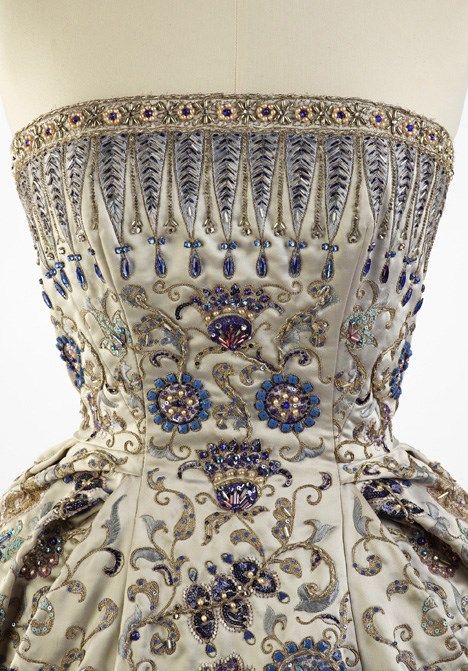 Christian Dior Gowns, Dior Gown, Royal Ontario Museum, Dior Dress, Dress History, 20th Century Fashion, Couture Details, Historical Dresses, Embroidery Fashion