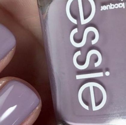 Giselle (Desbois) MacMillan on Instagram: "Essie •Just the Way You Arctic• {an ethereal lilac purple nail polish plunging in chilled gray tones} from the Winter 2018 Collection. **************************** #essie #essiepolish #essiefan #essieaddict #polishaddict #essiewinter2018 #essiejustthewayyouarctic #justthewayyouarctic #678essie #shoppingmystash🛍💅🏽" Essie Polish, Purple Nail Polish, Purple Nail, Gray Tones, Lilac Purple, Grey Tones, Purple Nails, Just The Way, Essie