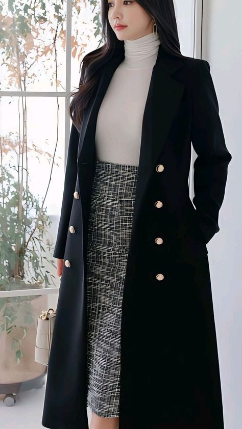 Women Coat Outfit, Coat Outfit Ideas, Women Office Outfits, Feminine Wardrobe, Honeymoon Outfits, Coat Outfit, Women Coat, Fashion Mistakes, Style Mistakes