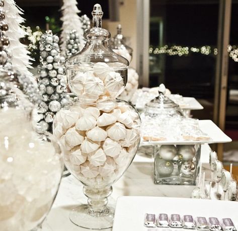 silver-christmas-dessert-table Schnee Party, White Dessert Tables, White Tablescape, White Christmas Party, Christmas Dessert Table, Christmas Candies, Vibeke Design, Holiday Desserts Table, Winter Wonderland Baby Shower