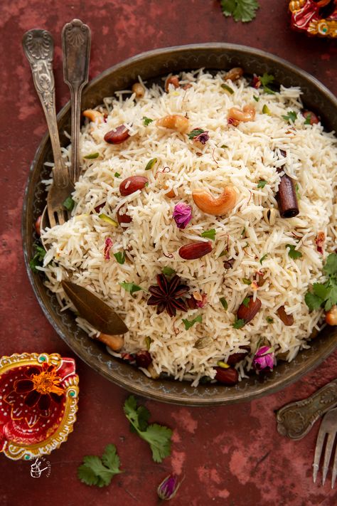 Vegan Rice Dishes, Vegetable Pulao Recipe, Pulao Rice, Rice Dishes Easy, Pilau Rice, Punjabi Cuisine, Cucumber Raita, Indian Rice Recipes, Jeera Rice