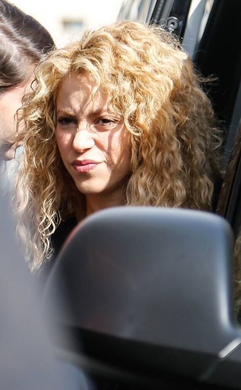 Shakira Tax Evasion, Ex Boyfriend, Shakira, In Spanish, Celebrity Gossip, Pop Star