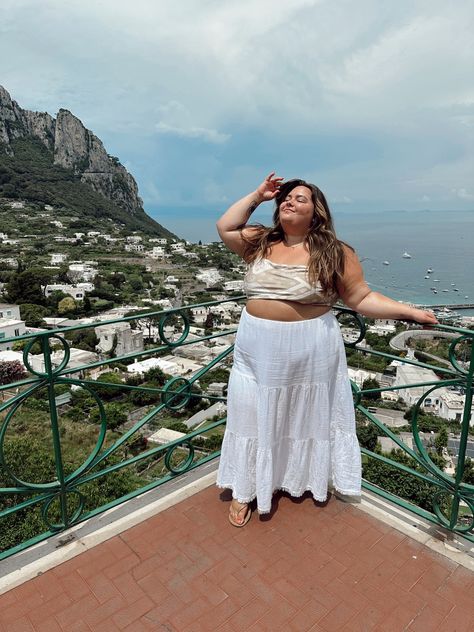 Plus size fashion Blogger Natalie in the City wears a white maxi skirt and silk bandana top in Capri, Italy. Plus Size Maxi Skirt Outfit, Silk Bandana Top, Maxi Skirt Plus Size, Plus Size Maxi Skirt, Maxi Skirt Outfit, White Maxi Skirt, Bandana Top, Plus Size Mini Dresses, White Maxi Skirts