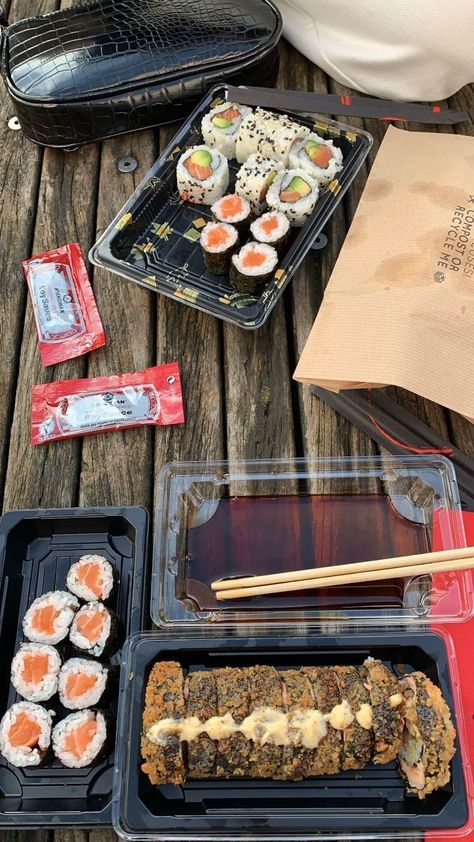 Sushi Co, Picnic Date Food, Sushi Restaurant, Sushi Recipes, Best Food Ever, Food Is Fuel, Food Obsession, Pretty Food, Food Cravings