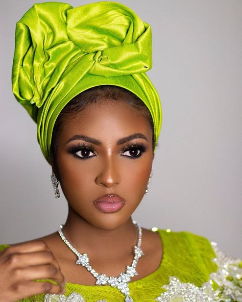 Elegant Green Headwrap For Party, Green Adjustable Headwrap For Party, How To Tie Gele With Ankara, Nigerian Headwrap, Nigerian Head Gear, African Apparel, Owambe Styles, Gele Styles, Turban Tutorial