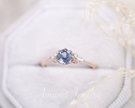 Round Blue Sapphire Ring, Cluster Ring Engagement, Teal Sapphire Ring, Sapphire Cluster Ring, Pretty Engagement Rings, Fantasy Ring, Cute Engagement Rings, Future Engagement Rings, Teal Sapphire