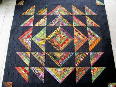 Quilts With Black Background, Half Log Cabin Quilt, Stripe Quilts, Finished Quilts, African Quilts, String Quilt, Quilt Modernen, Block Quilt, Half Square Triangle Quilts