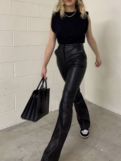 Summer Outfits Edgy, All Black Outfit For Work, 23 Outfit, Leather Trousers Outfit, Trendy Outfits 2020, Trendy Outfits Edgy, Outfits Edgy, Looks Pinterest, Trendy Outfits Winter