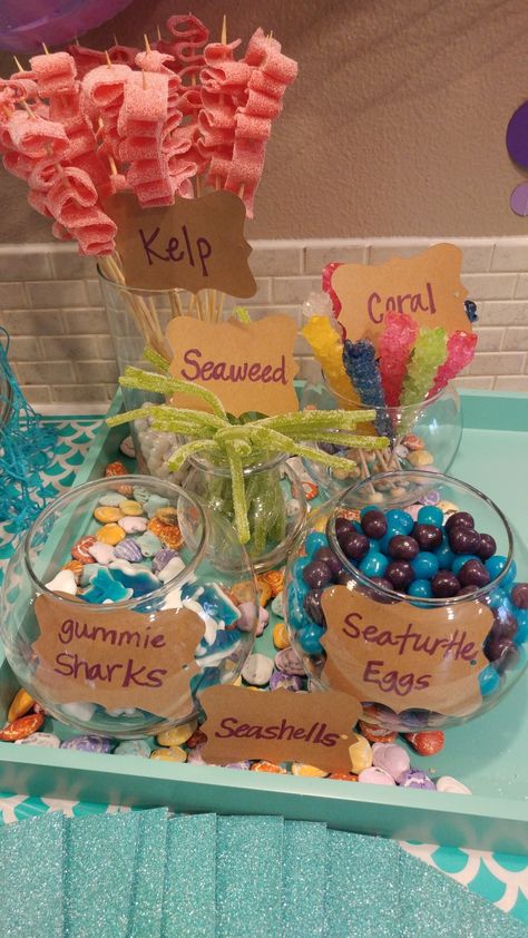 Under the sea Candy Bar Sea Candy Bar, 4de Verjaardag, Whale Birthday, Ocean Birthday Party, Spongebob Birthday Party, Shark Themed Birthday Party, Mermaid Theme Birthday Party, Ocean Birthday, Sea Baby Shower