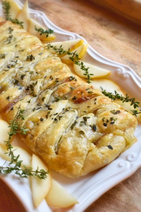 Phyllo Dough Brie Recipes, Fig And Brie Fillo Crinkle Pie, Puff Pastry Goat Cheese Appetizers, Fig And Brie Puff Pastry, Fresh Fig Appetizer Recipes, Fig Brie Puff Pastry, Fig And Goat Cheese Pinwheels, Fig Spread Appetizer, Brie Phyllo Appetizer