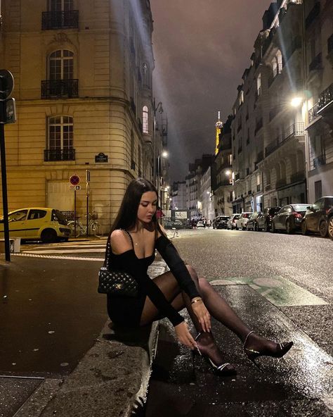 Zarayna F. on Instagram: “Top of the Eiffel Tower peaking through <3” Rooftop Photoshoot, City Shoot, Rockstar Girlfriend, Nike Shoes Girls, Black Nike Shoes, Yoga Pants Girls, Outdoor Photoshoot, Girl Talk, Espresso Martini