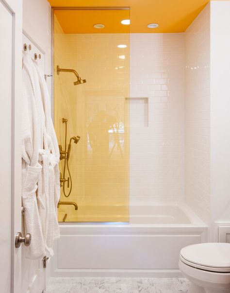 Yellow Bathroom Walls, Bathroom Yellow, Yellow Bathroom Decor, White Spaces, Yellow Ceiling, Small Space Bathroom, Yellow Bathroom, Bathroom Color Schemes, Room Tiles