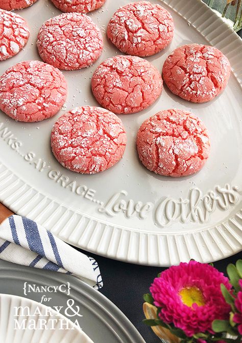 Crinkle Cookie Recipes, Strawberry Crinkle Cookies, Crumbles Recipes, Cream Cinnamon Rolls, Easiest Cookies, Tart Cookies, Red Velvet Crinkle Cookies, Bar Cookie Recipes, Strawberry Cake Mix Cookies