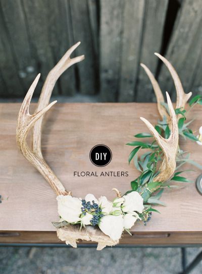 DIY floral antlers: http://www.stylemepretty.com/living/2014/12/09/diy-holiday-floral-antlers/ #SMPHolidays Diy Deer Antlers, Diy Antler, Diy Antlers, Antler Projects, Antler Wall Decor, Antler Ideas, Deer Antler Decor, Floral Antlers, Antlers Decor