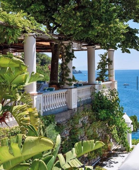 Capri Italia, Italian Chic, Houses Design, Inspire Me Home Decor, Make Pictures, Unique Gardens, Alam Yang Indah, Beautiful Places To Visit, Positano