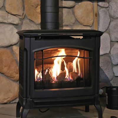 Which Is Better For Your Home: Freestanding Stove vs Fireplace Insert Free Standing Stove, Free Standing Gas Stoves, Industrial Fireplaces, Free Standing Wood Stove, Free Standing Fireplace, Gas Fireplace Ideas Living Rooms, Insert Stove, Decking Garden, Parlour Stove