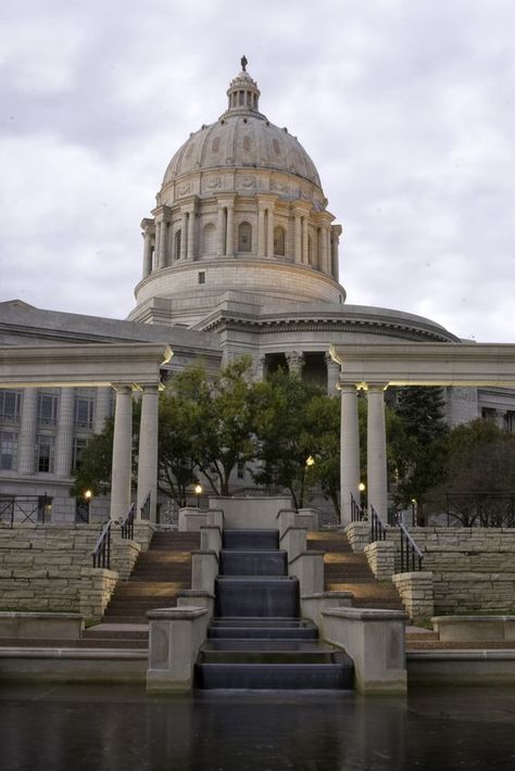 Missouri State Capitol In Jefferson City, Missouri Missouri Scenery, United States Geography, Jefferson City Missouri, Missouri Travel, Missouri History, Usa Places, Katy Trail, State Capital, Fun Adventures