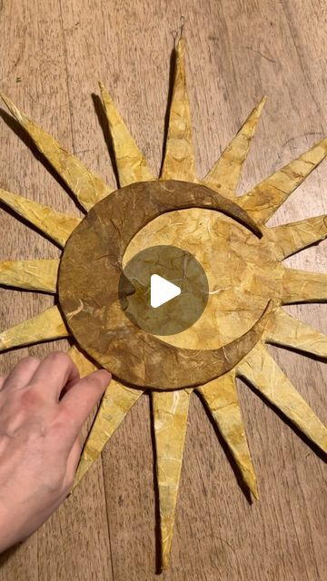 Heinz & Brummel on Instagram: "First layers of colour for the „Moon loves sun“ 🌜🌞 • • • #moonlovessun #moonmagic #sunlover #infinitelove #paperart #papiermache #paperlove #heinzundbrummel" Paper Mache Sun Diy, Paper Mache Sun, Make A Clock, Summer Art Projects, Diy Aesthetic, Wedding Crafts Diy, Paper Mask, Room Stuff, Clay Wall