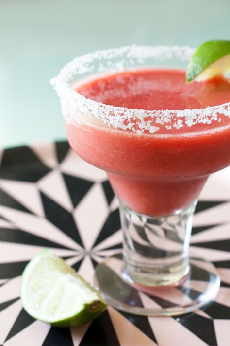 Frozen Strawberry Margarita, Strawberry Margarita Recipe, Frozen Cocktail Recipes, Slushie Recipe, Frozen Strawberry, Vitamix Blender, Frozen Margaritas, Strawberry Margarita, Boozy Drinks