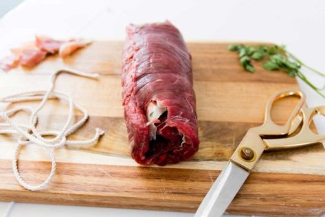 Flank Steak Recipes Oven, Flank Steak Rolls, Steak Roll Ups, Italian Steak, Stuffed Flank Steak, Steak Pinwheels, Stuffed Beef, Braciole Recipe, Gourmet Steak