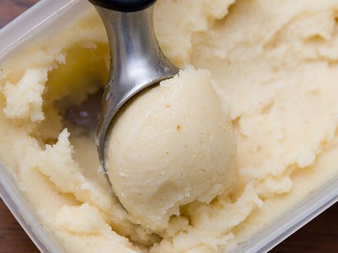 PEAR, RIESLING, AND GINGER SORBET Ginger Sorbet, Low Carb Ice Cream Recipe, Dolce Poche Calorie, Dessert Restaurant, Pudding Chia, Dessert Mousse, Pastas Recipes, Vanilla Ice Cream Recipe, Low Carb Ice Cream