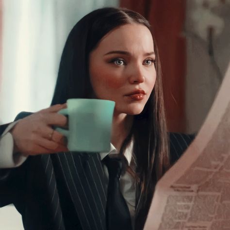 Dove Cameron Breakfast Aesthetic, Breakfast Dove Cameron Aesthetic, Dove Cameron Breakfast, Dove Cameron Icons, Riverdale Set, Mal Bertha, Dove Cameron Style, Vampire Stories, Liv And Maddie